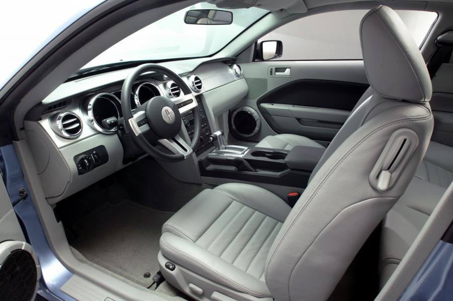  Ford Mustang GT 2005 года  (фото 82 из 209)